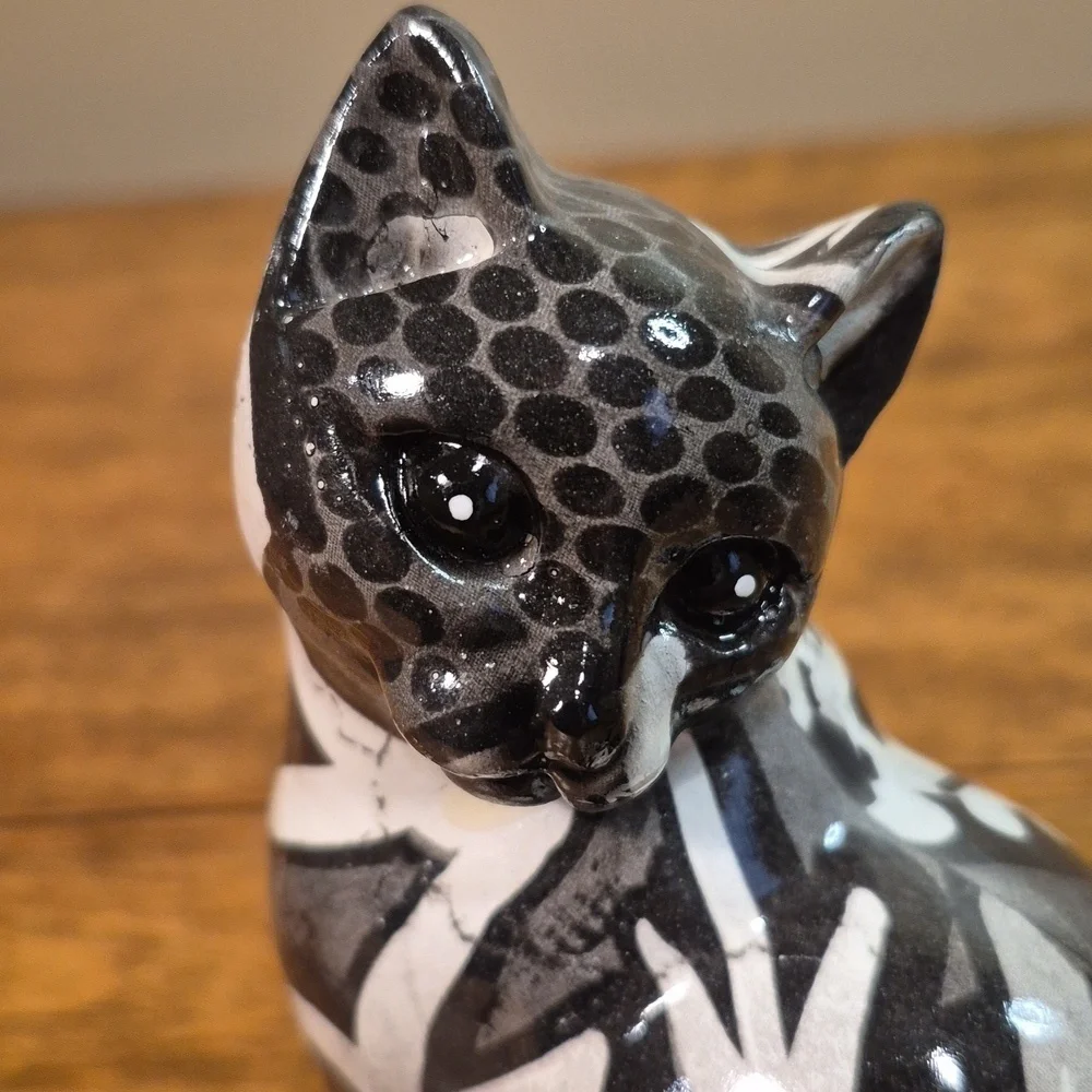 MONOCHROME Black And White Graffiti Inspired Resin Cat Figurine - Picture 6 of 13